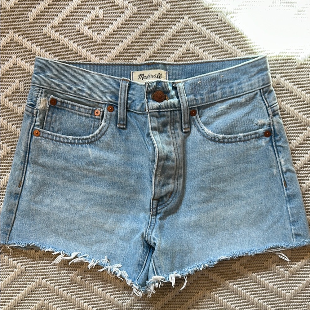 Madewell Relaxed Denim Shorts in Cedarcroft Wash *NWOT